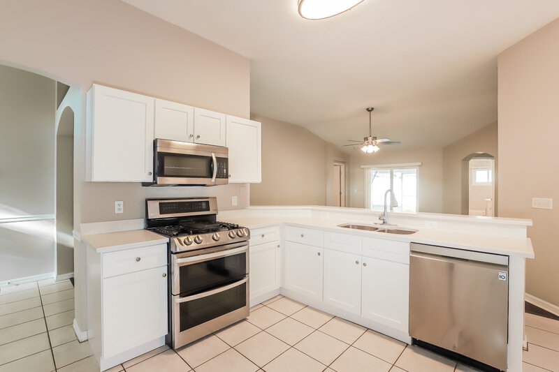 2,455/Mo, 1616 Hulett Dr Brandon, FL 33511 Kitchen View 2
