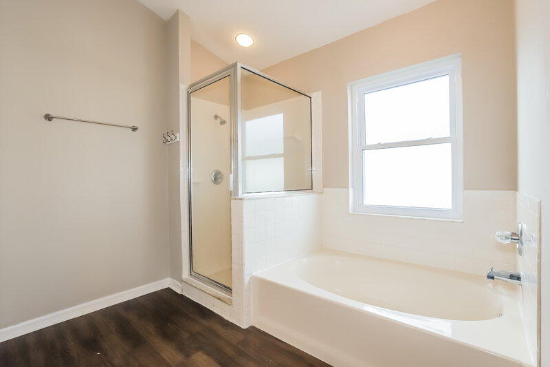 2,455/Mo, 1616 Hulett Dr Brandon, FL 33511 Main Bathroom View 2