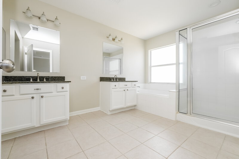 2,645/Mo, 11305 Misty Isle Ln Riverview, FL 33579 Main Bathroom View