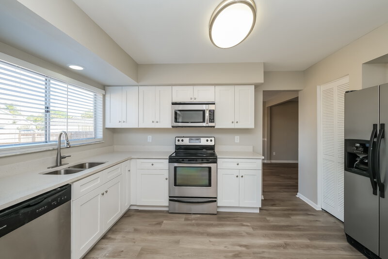 2,690/Mo, 12526 Cardiff Dr Tampa, FL 33625 Kitchen View