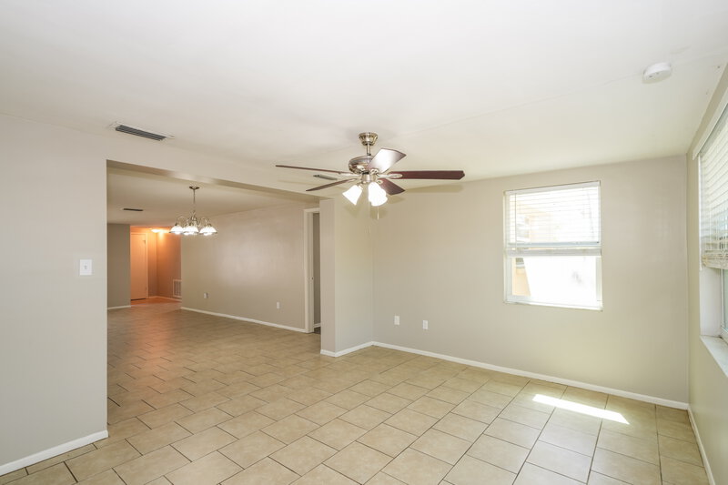 1,940/Mo, 10933 Felsdale Ave Port Richey, FL 34668 Family Room View