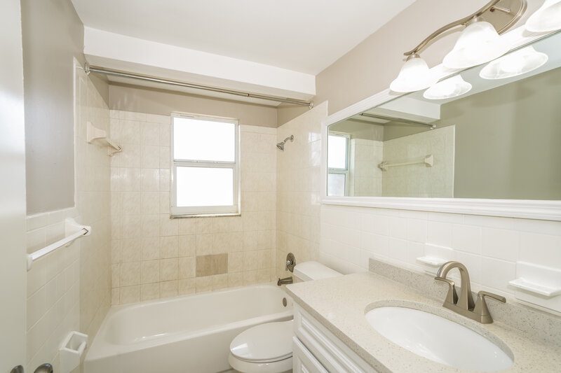 1,940/Mo, 10933 Felsdale Ave Port Richey, FL 34668 Main Bathroom View