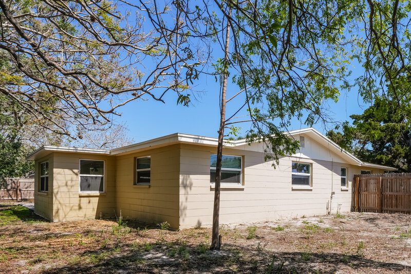 1,940/Mo, 10933 Felsdale Ave Port Richey, FL 34668 Rear View