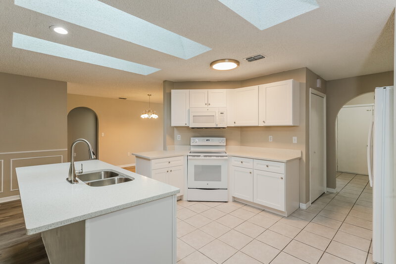 2,075/Mo, 8613 Bridgewater Dr New Port Richey, FL 34655 Kitchen View 2