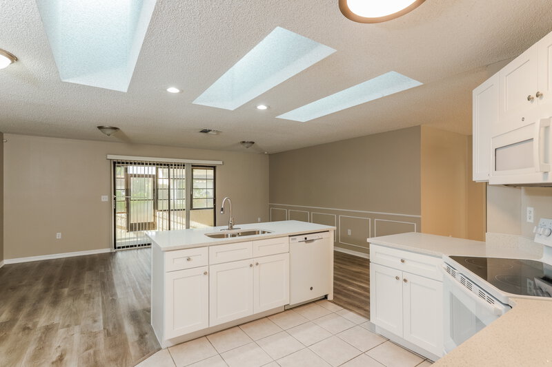 2,075/Mo, 8613 Bridgewater Dr New Port Richey, FL 34655 Kitchen View 3
