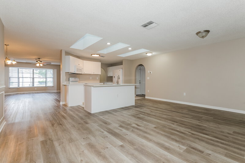 2,075/Mo, 8613 Bridgewater Dr New Port Richey, FL 34655 Family Room View 2