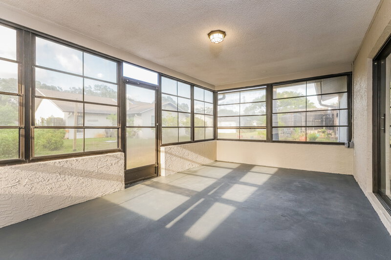 2,075/Mo, 8613 Bridgewater Dr New Port Richey, FL 34655 Sun Room View