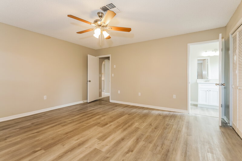 2,075/Mo, 8613 Bridgewater Dr New Port Richey, FL 34655 Main Bedroom View 2