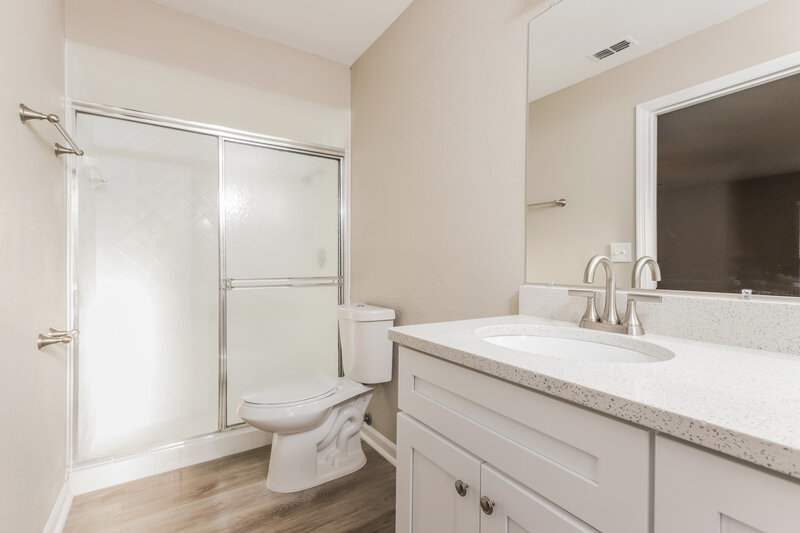 2,075/Mo, 8613 Bridgewater Dr New Port Richey, FL 34655 Main Bathroom View