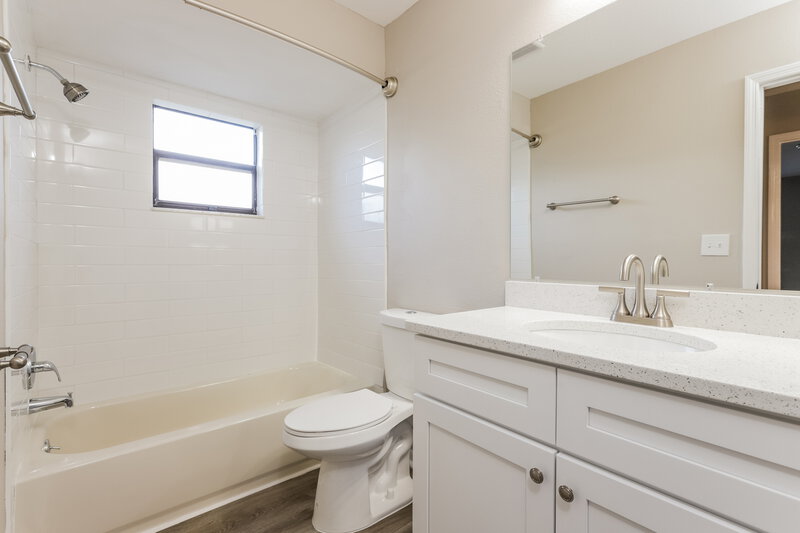 2,075/Mo, 8613 Bridgewater Dr New Port Richey, FL 34655 Bathroom View