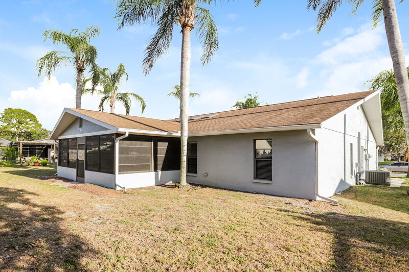 2,075/Mo, 8613 Bridgewater Dr New Port Richey, FL 34655 Rear View