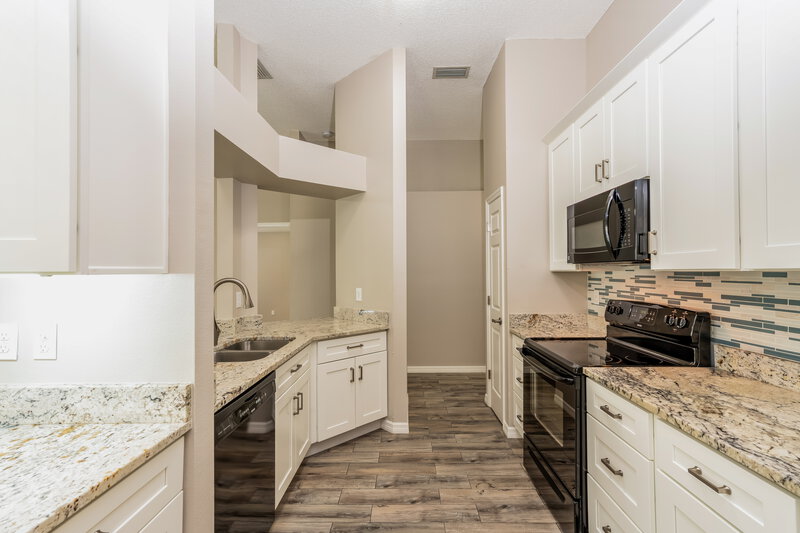 2,550/Mo, 2308 Kenwick Dr Valrico, FL 33596 Kitchen View