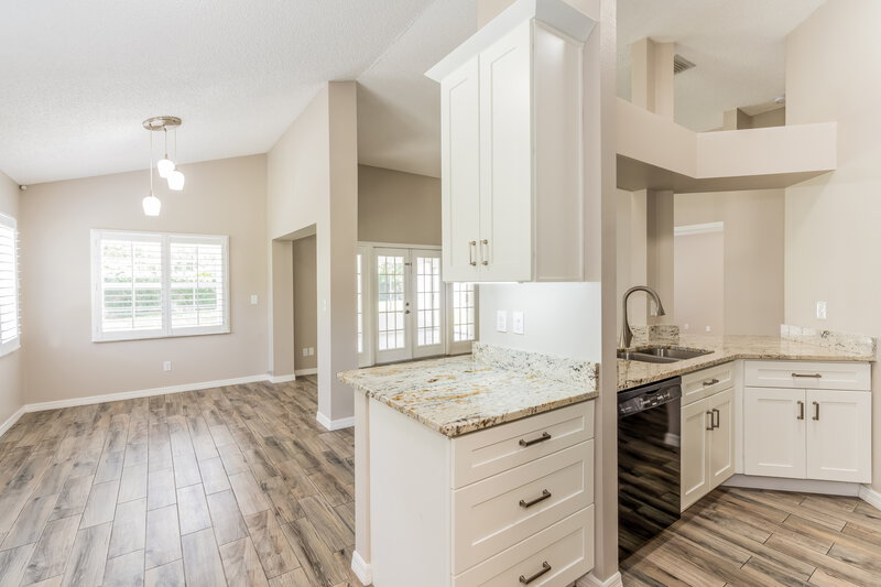 2,550/Mo, 2308 Kenwick Dr Valrico, FL 33596 Kitchen View 2