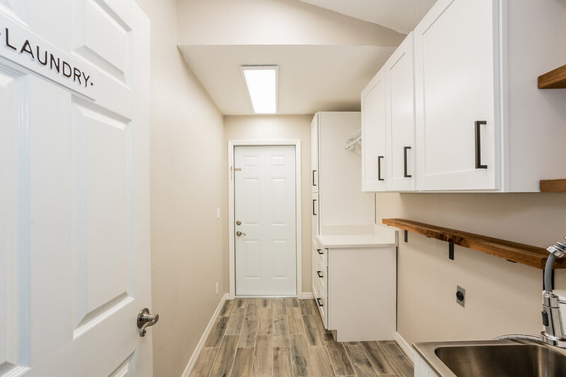 2,550/Mo, 2308 Kenwick Dr Valrico, FL 33596 Laundry Room View