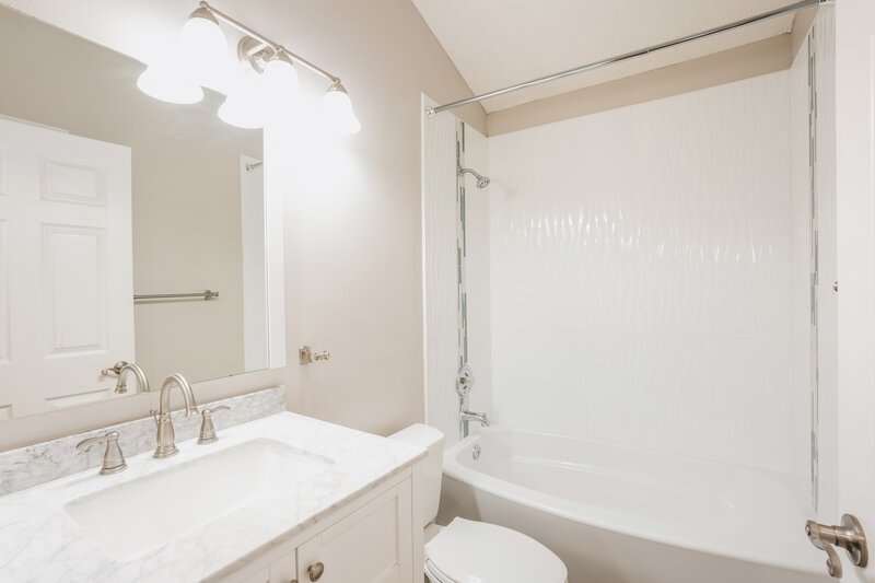 2,550/Mo, 2308 Kenwick Dr Valrico, FL 33596 Bathroom View