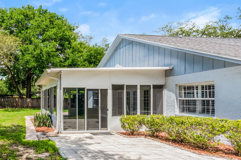 2,550/Mo, 2308 Kenwick Dr Valrico, FL 33596 Rear View 2