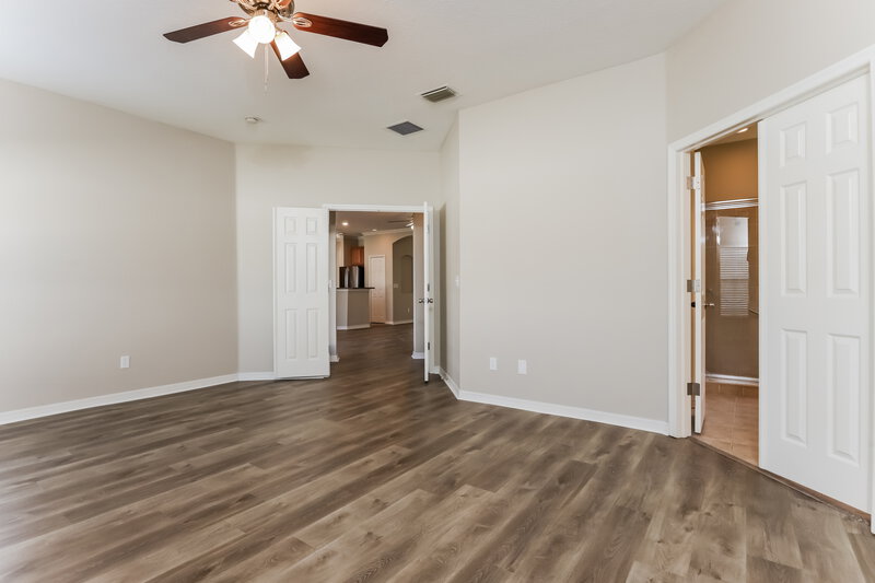 2,450/Mo, 506 York Dale Dr Ruskin, FL 33570 Living Room View 2