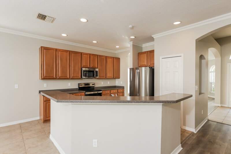 2,450/Mo, 506 York Dale Dr Ruskin, FL 33570 Kitchen View 2