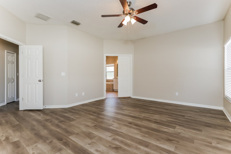 2,450/Mo, 506 York Dale Dr Ruskin, FL 33570 Main Bedroom View 2