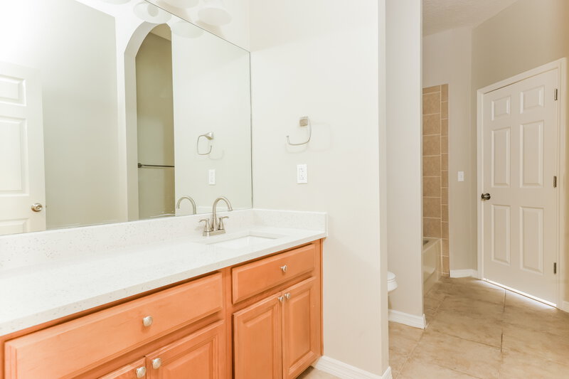 2,450/Mo, 506 York Dale Dr Ruskin, FL 33570 Bathroom View