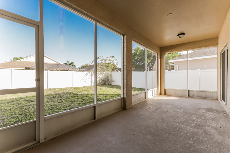 2,450/Mo, 506 York Dale Dr Ruskin, FL 33570 Porch View