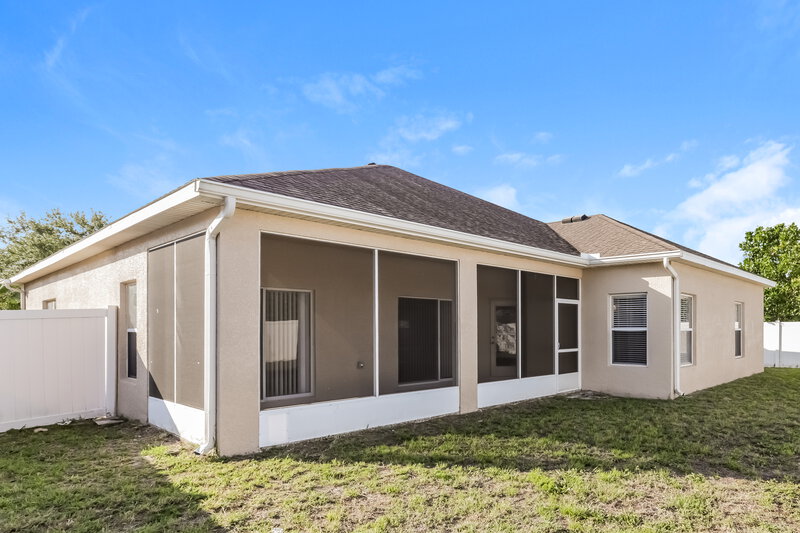 2,450/Mo, 506 York Dale Dr Ruskin, FL 33570 Rear View
