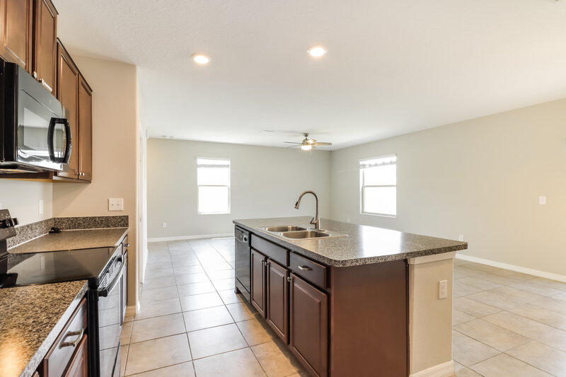 2,725/Mo, 10153 Golden Wonder Ln Riverview, FL 33578 Kitchen View 2