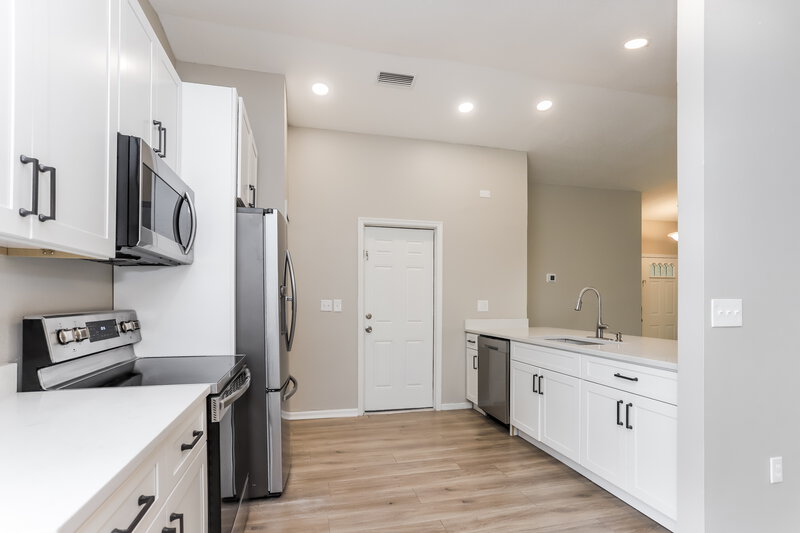 3,610/Mo, 12873 Pineway Dr Largo, FL 33773 Kitchen View