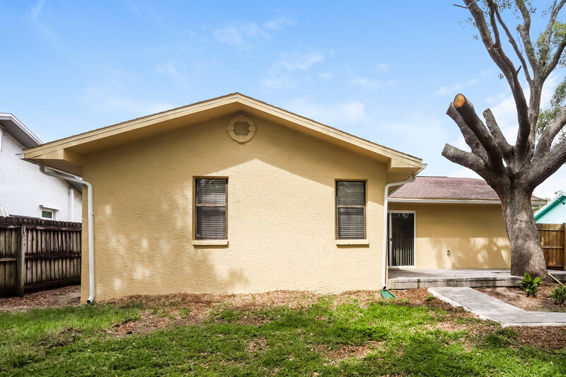 3,610/Mo, 12873 Pineway Dr Largo, FL 33773 Rear View 2