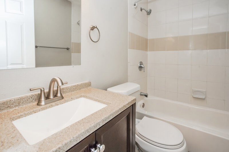 2,530/Mo, 14007 Ridgedale Way Tampa, FL 33625 Bathroom View
