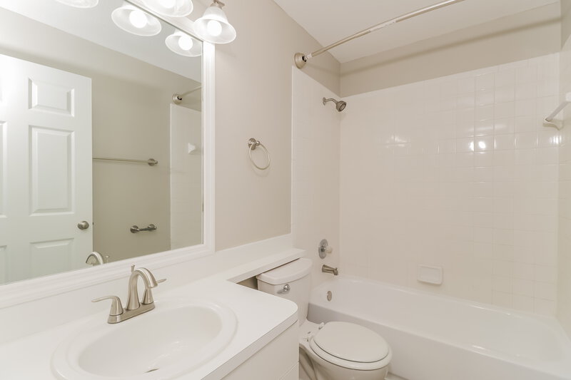 2,195/Mo, 4726 Limerick Dr Tampa, FL 33610 Bathroom View