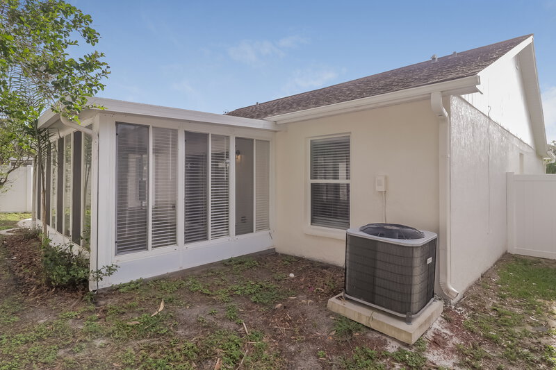 2,195/Mo, 4726 Limerick Dr Tampa, FL 33610 Rear View 2