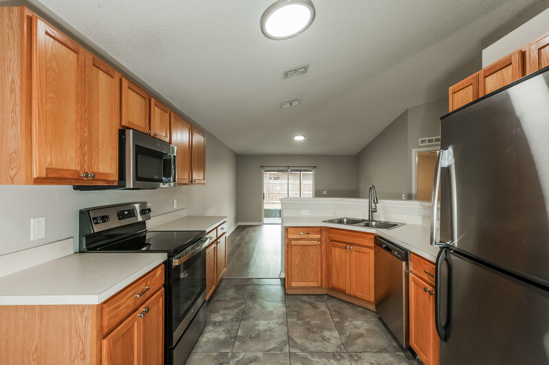 2,320/Mo, 10403 Fly Fishing St Riverview, FL 33569 Kitchen View