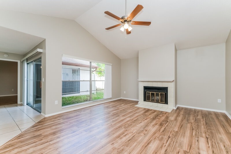 2,915/Mo, 10907 Landon Ln Tampa, FL 33635 Living Room View