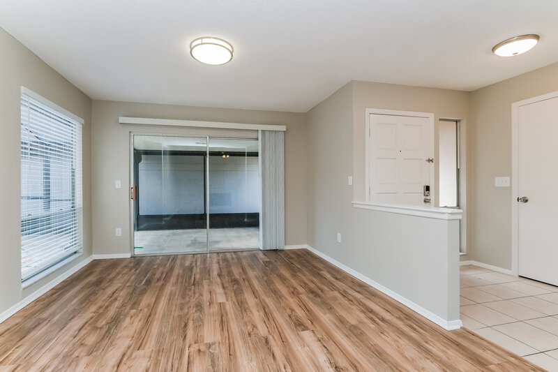 2,915/Mo, 10907 Landon Ln Tampa, FL 33635 Living Room View 2