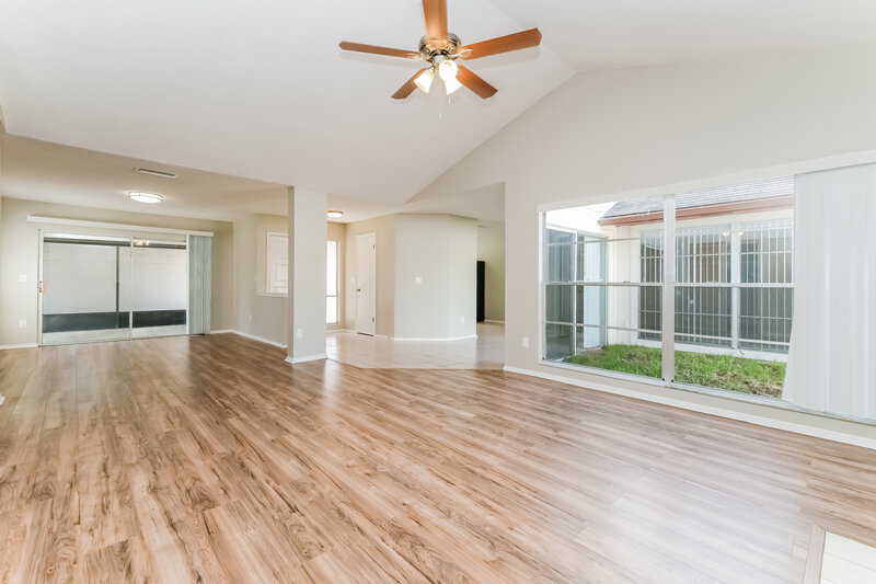 2,915/Mo, 10907 Landon Ln Tampa, FL 33635 Living Room View 3
