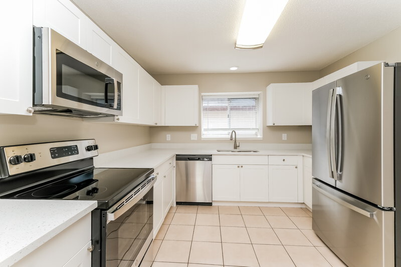 2,915/Mo, 10907 Landon Ln Tampa, FL 33635 Kitchen View