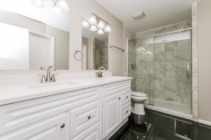 2,915/Mo, 10907 Landon Ln Tampa, FL 33635 Main Bathroom View