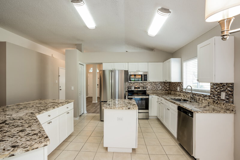 2,610/Mo, 10270 Oasis Palm Dr Tampa, FL 33615 Kitchen View
