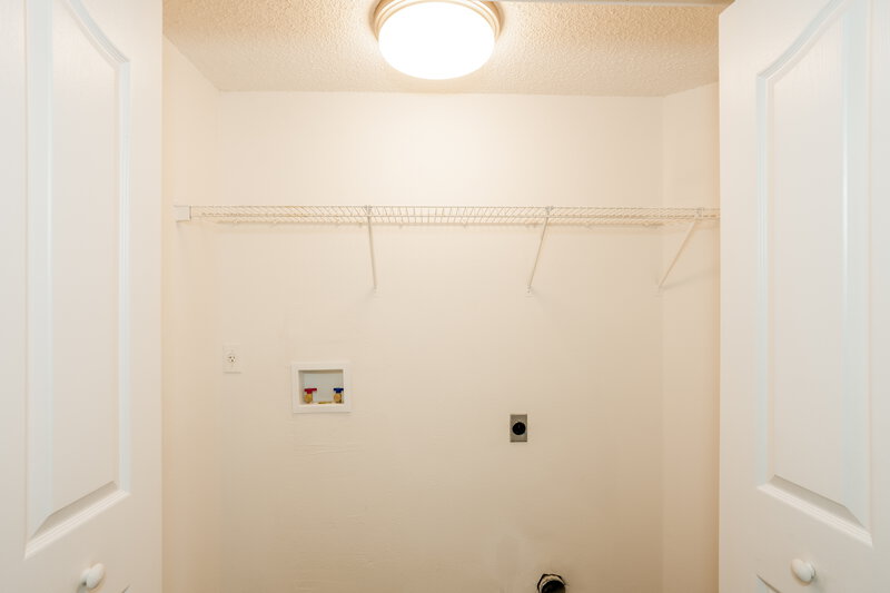 2,610/Mo, 10270 Oasis Palm Dr Tampa, FL 33615 Laundry Room View