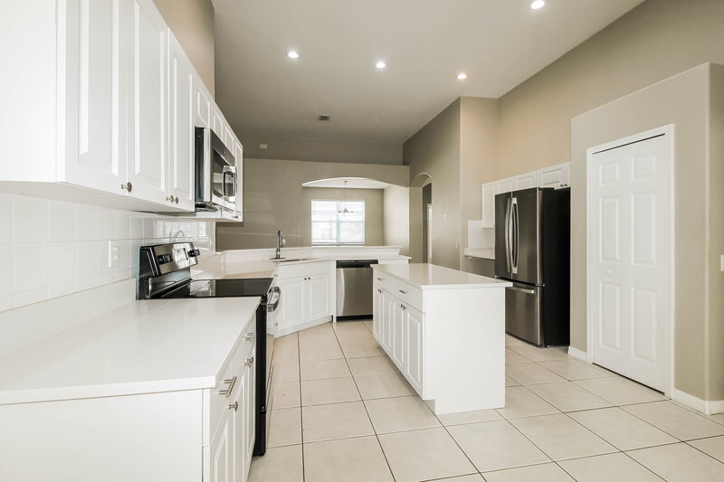 2,205/Mo, 3696 Braemere Dr Spring Hill, FL 34609 Kitchen View 2