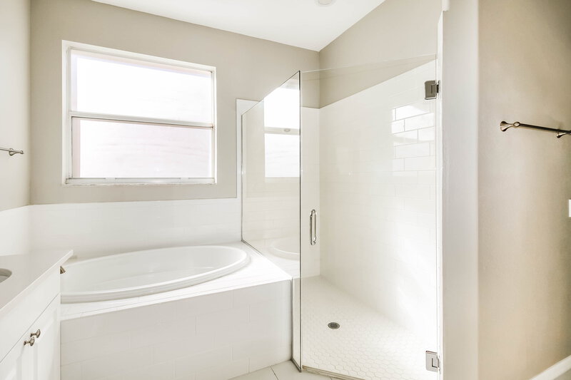 2,205/Mo, 3696 Braemere Dr Spring Hill, FL 34609 Main Bathroom View