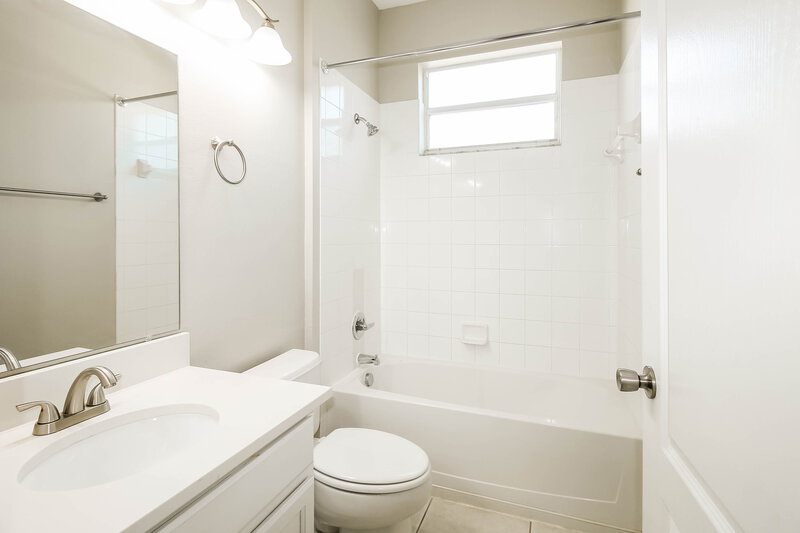 2,205/Mo, 3696 Braemere Dr Spring Hill, FL 34609 Bathroom View 2