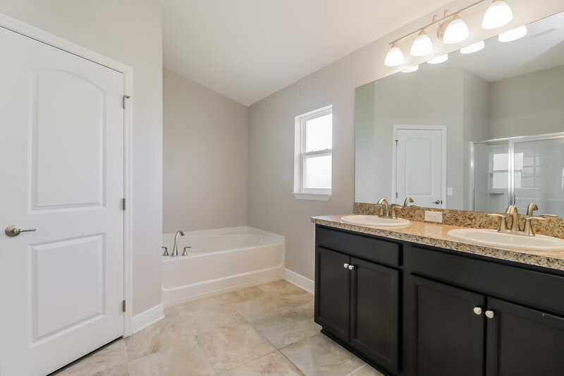 2,940/Mo, 7083 Lamium Ct Brooksville, FL 34602 Main Bathroom View 2