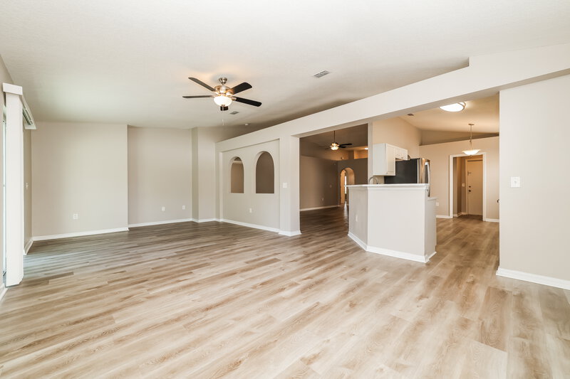 2,080/Mo, 6922 Waterbrook Ct Gibsonton, FL 33534 Family Room View
