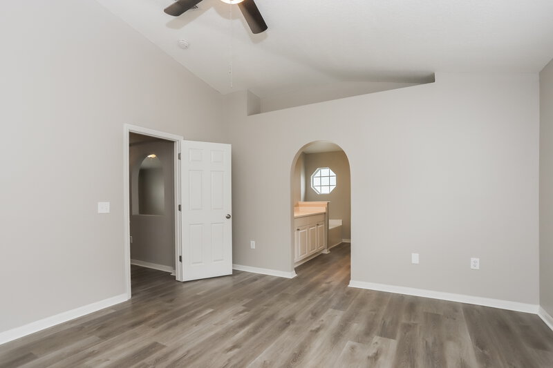 3,440/Mo, 6922 Waterbrook Ct Gibsonton, FL 33534 Main Bedroom View 2