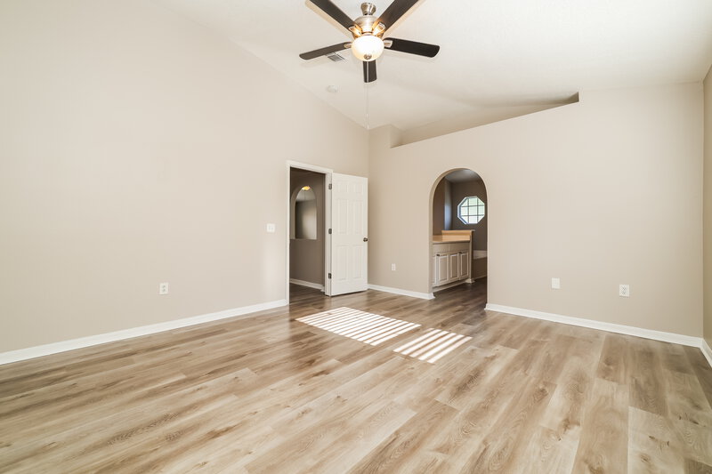 2,080/Mo, 6922 Waterbrook Ct Gibsonton, FL 33534 Main Bedroom View 2