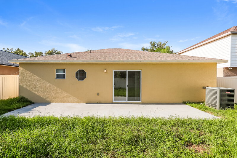 2,080/Mo, 6922 Waterbrook Ct Gibsonton, FL 33534 Rear View
