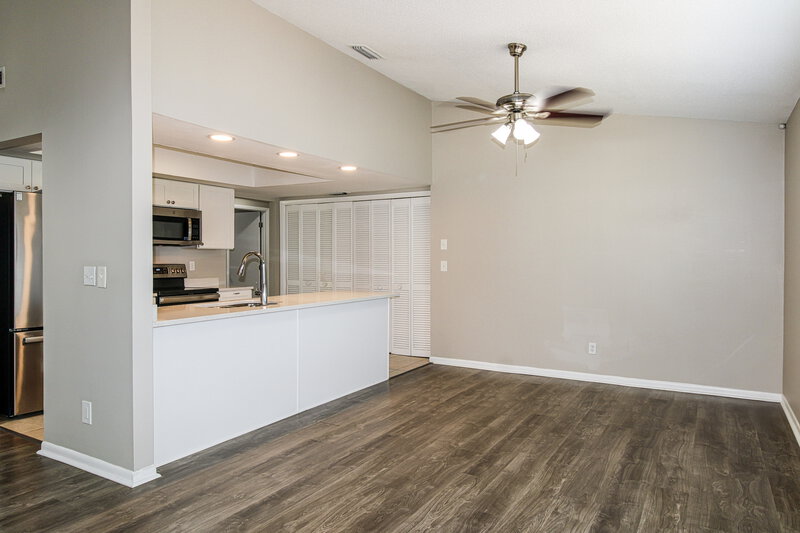 1,890/Mo, 10142 Bannister St Spring Hill, FL 34608 Living Room View 3