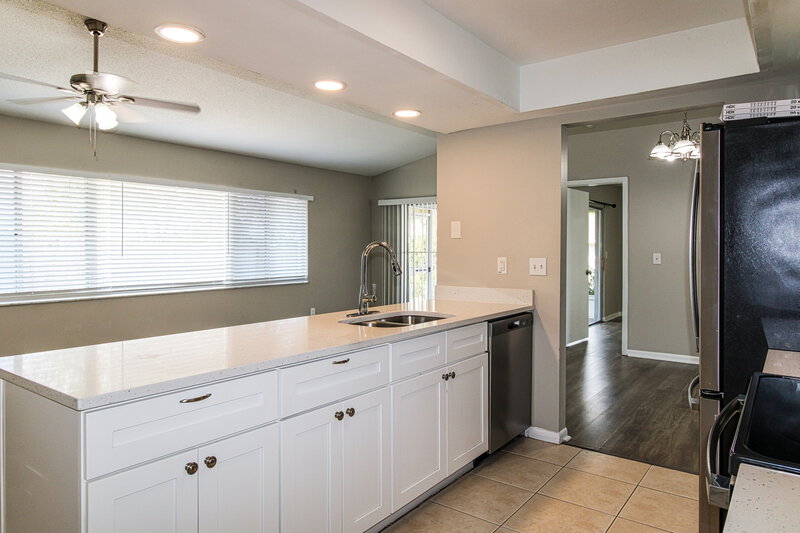 1,890/Mo, 10142 Bannister St Spring Hill, FL 34608 Kitchen View 2